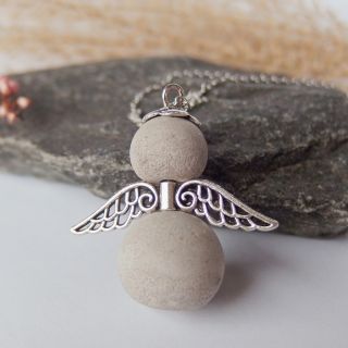 Dlouho mi trvalo, než jsme propojila beton(ové šperky) s andělíčky. Ale když se mi to podařilo, byla jsem moc spokojená....